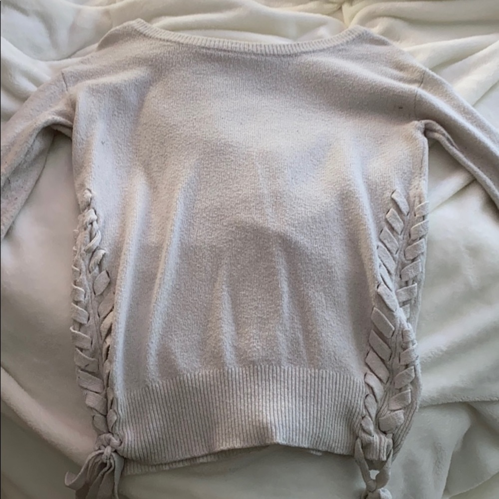 grey-white tie side sweater